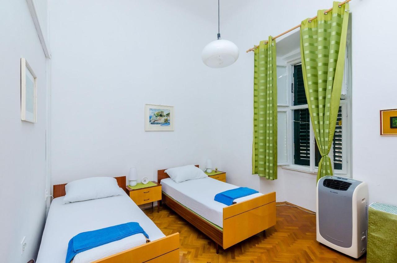 Two Stars Two Beds Downtown Appartement *