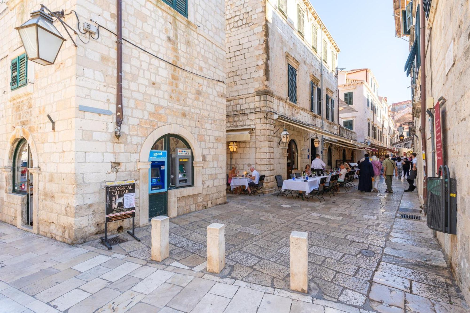 Two Stars Two Beds Downtown * Dubrovnik